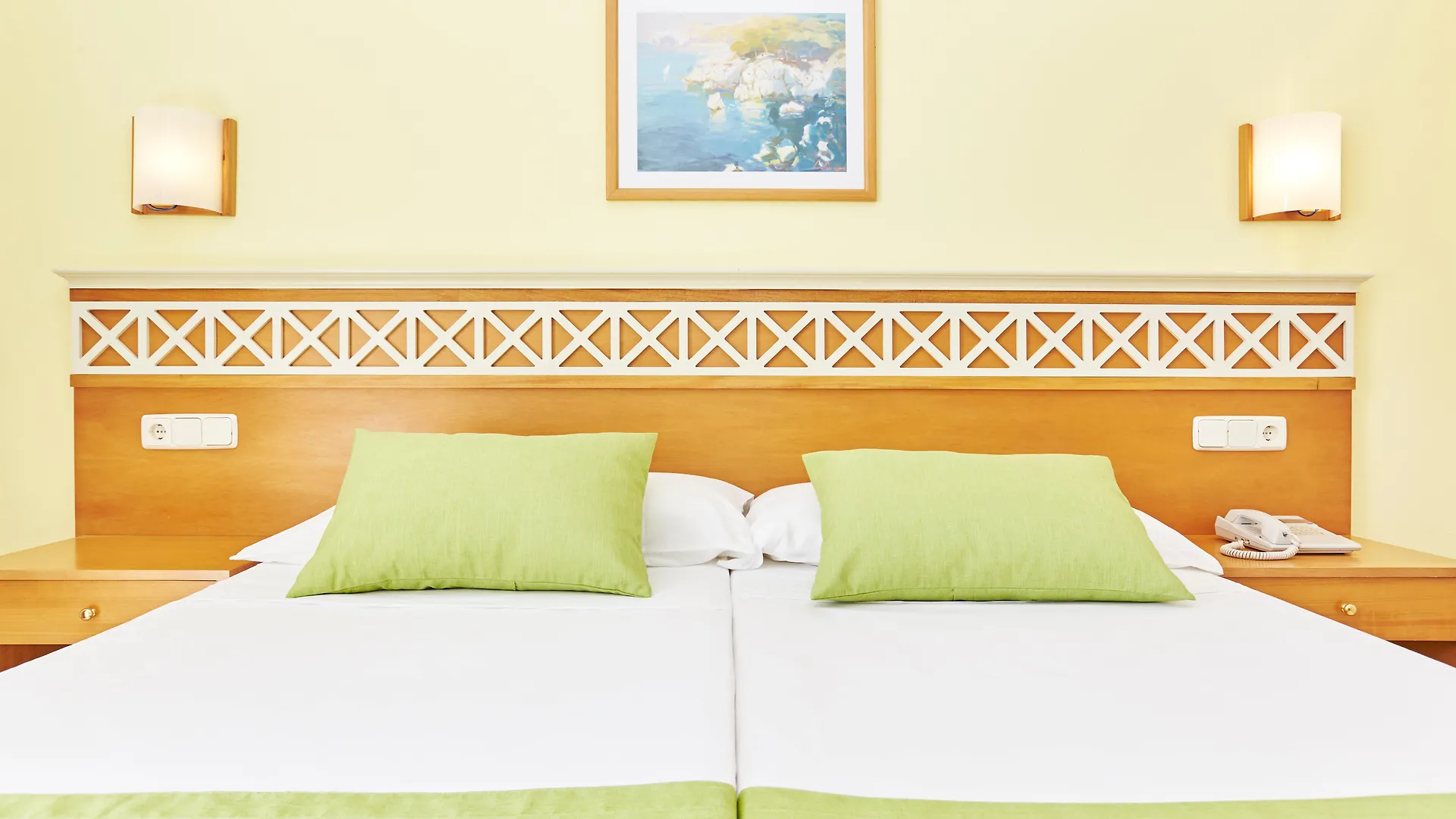 ***  Universal Hotel Bikini Cala Millor  İspanya