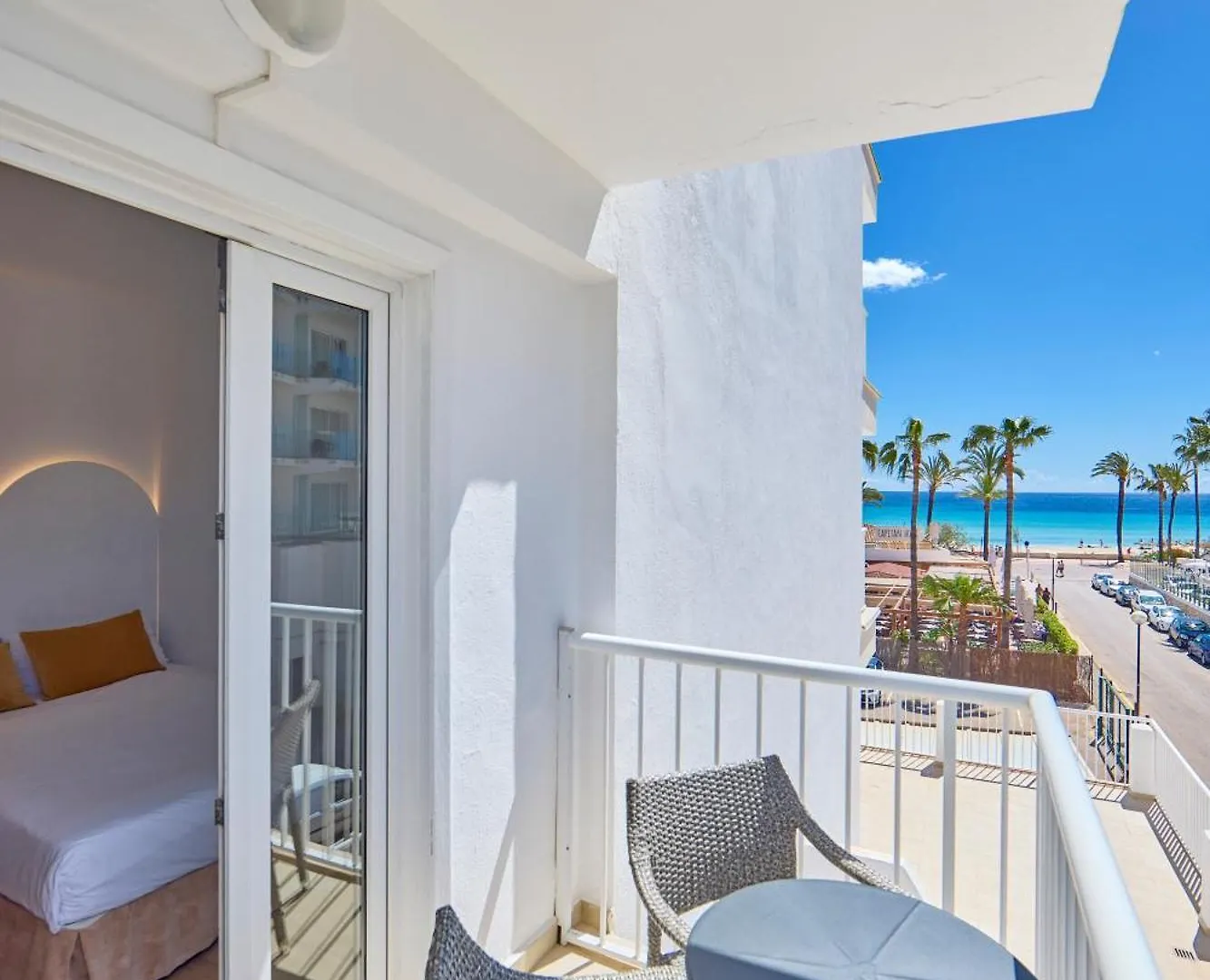 ***  Universal Hotel Bikini Cala Millor  İspanya