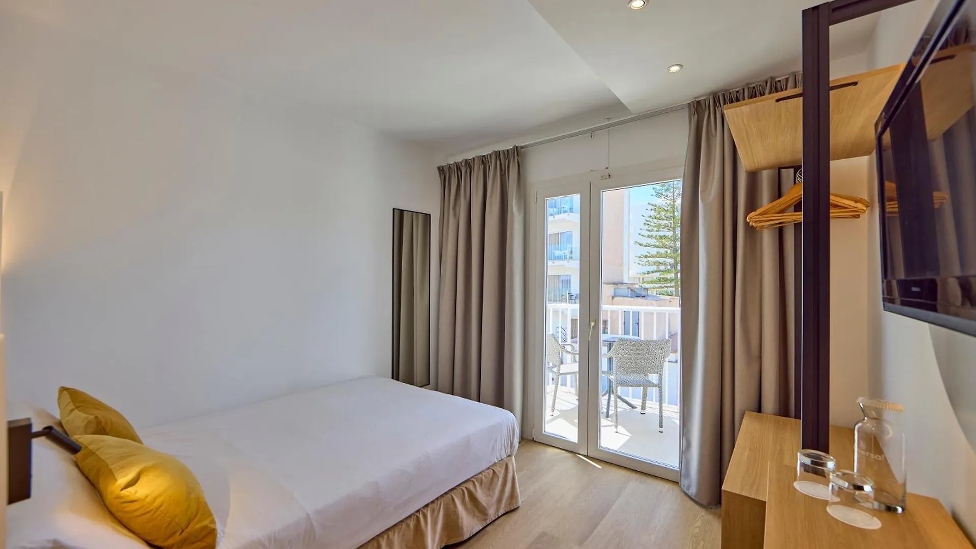 Universal Hotel Bikini Cala Millor