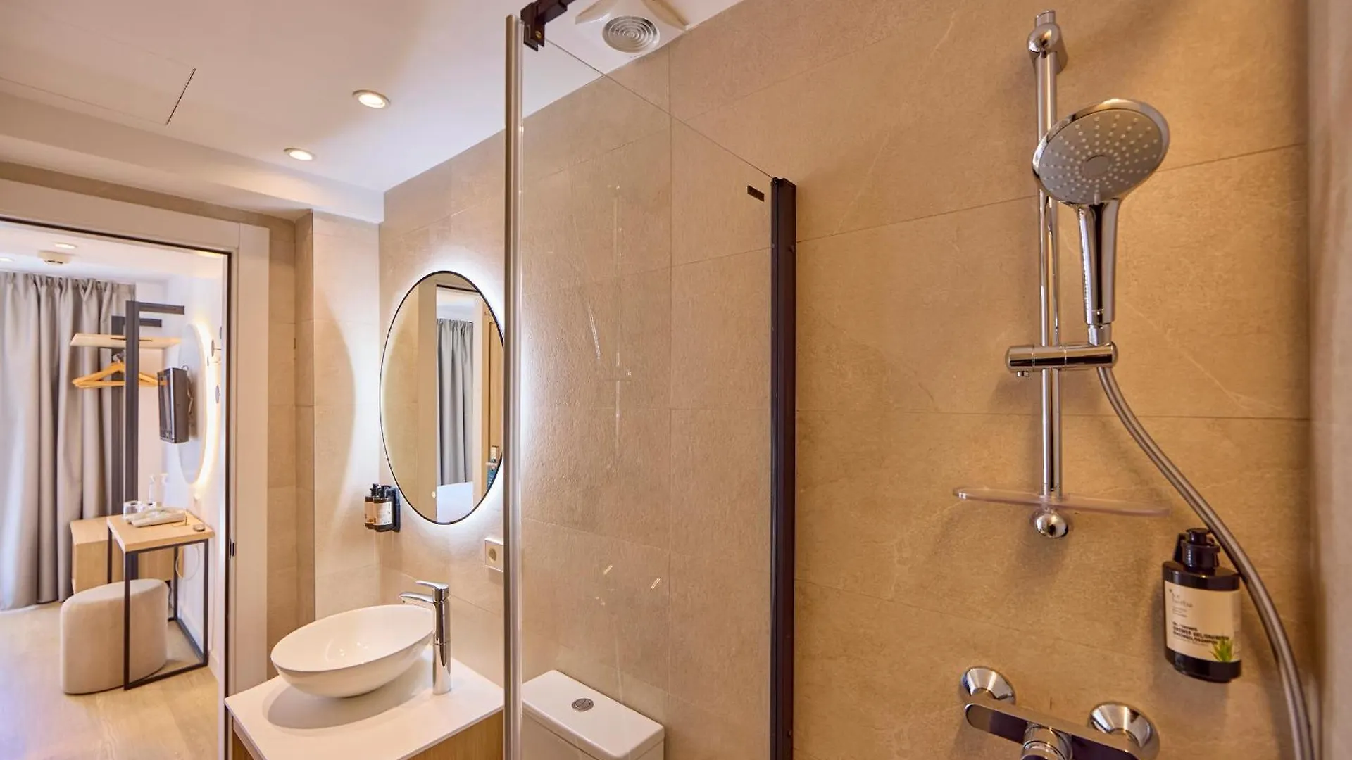 ***  Universal Hotel Bikini Cala Millor  İspanya