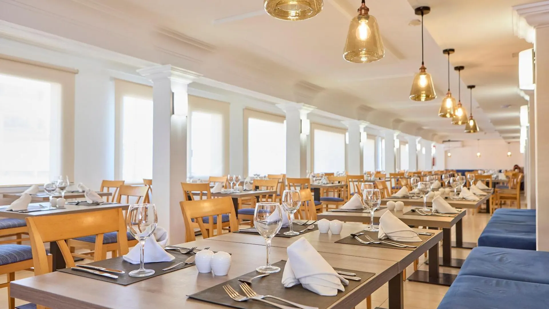 ***  Universal Hotel Bikini Cala Millor  İspanya