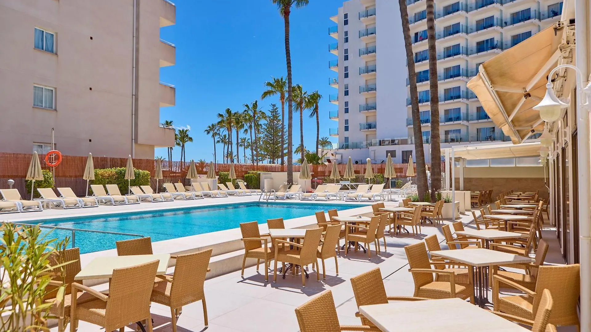 ***  Universal Hotel Bikini Cala Millor  İspanya
